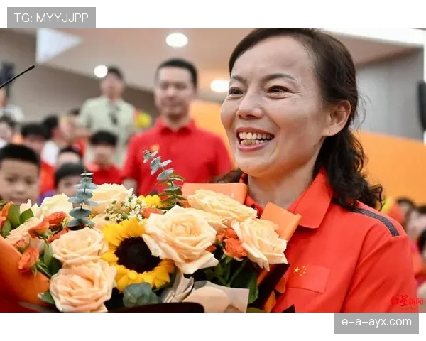 邹敬园看球回来第一件事居然是抢红包，和赛场上判若两人啊！